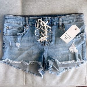 NWT - adorable frayed hem billabong short shorts